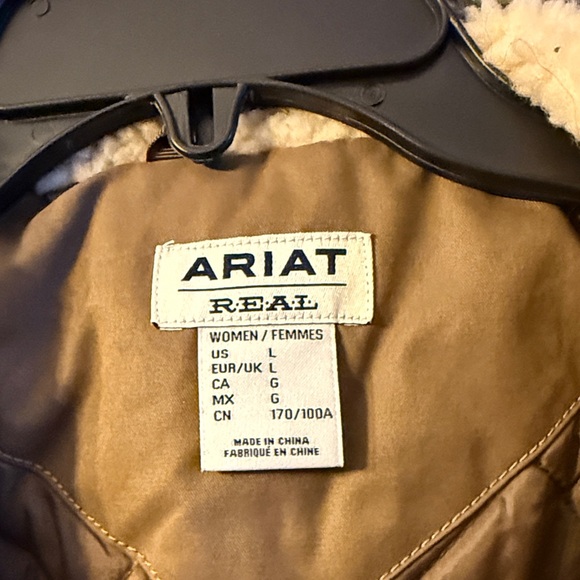 Ariat Brown Coat with Cream Sherpa Lining - Picture 2 of 7